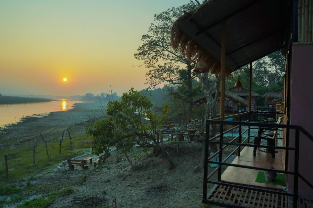 Bamby Chilling House - Feel The Nature Sauraha Buitenkant foto