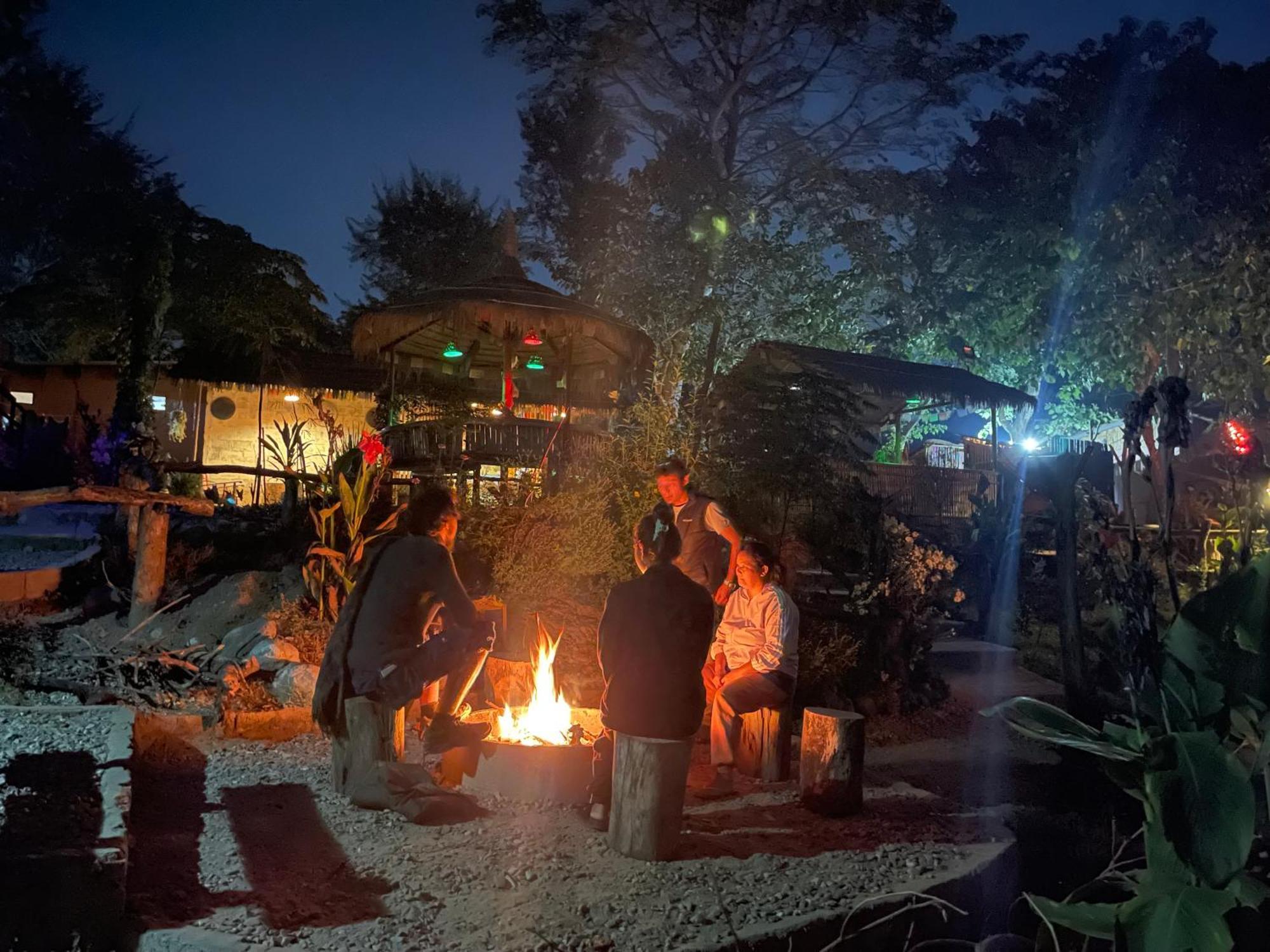Bamby Chilling House - Feel The Nature Sauraha Buitenkant foto