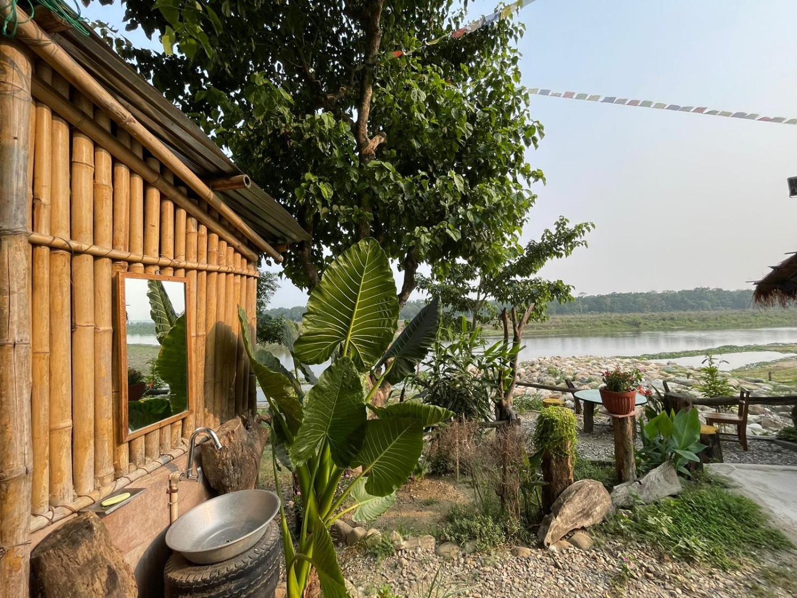 Bamby Chilling House - Feel The Nature Sauraha Buitenkant foto