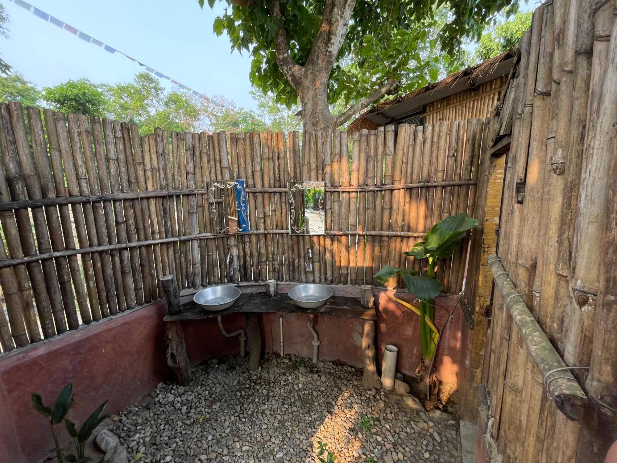 Bamby Chilling House - Feel The Nature Sauraha Buitenkant foto