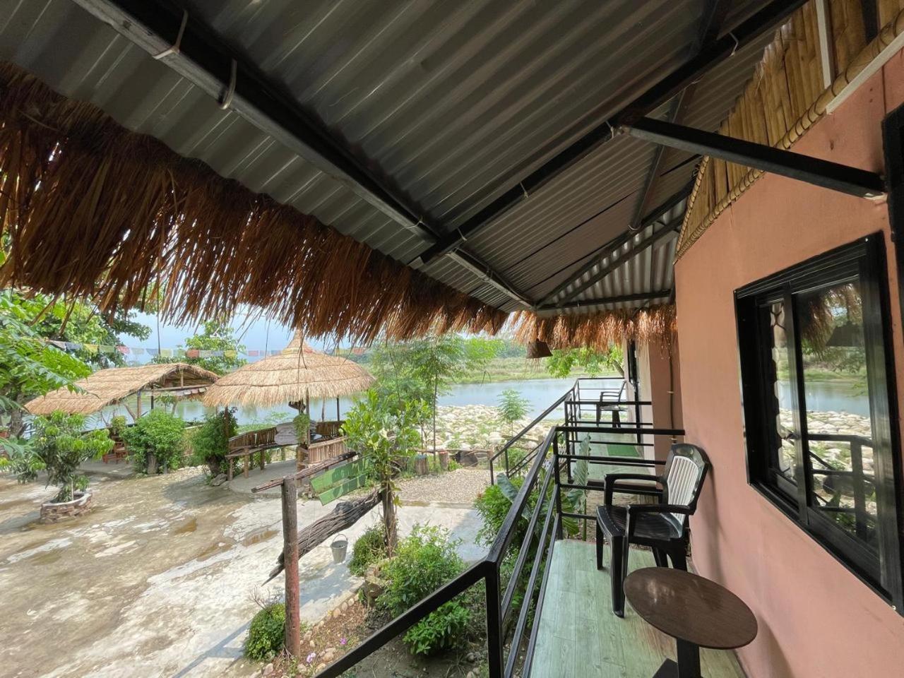 Bamby Chilling House - Feel The Nature Sauraha Buitenkant foto