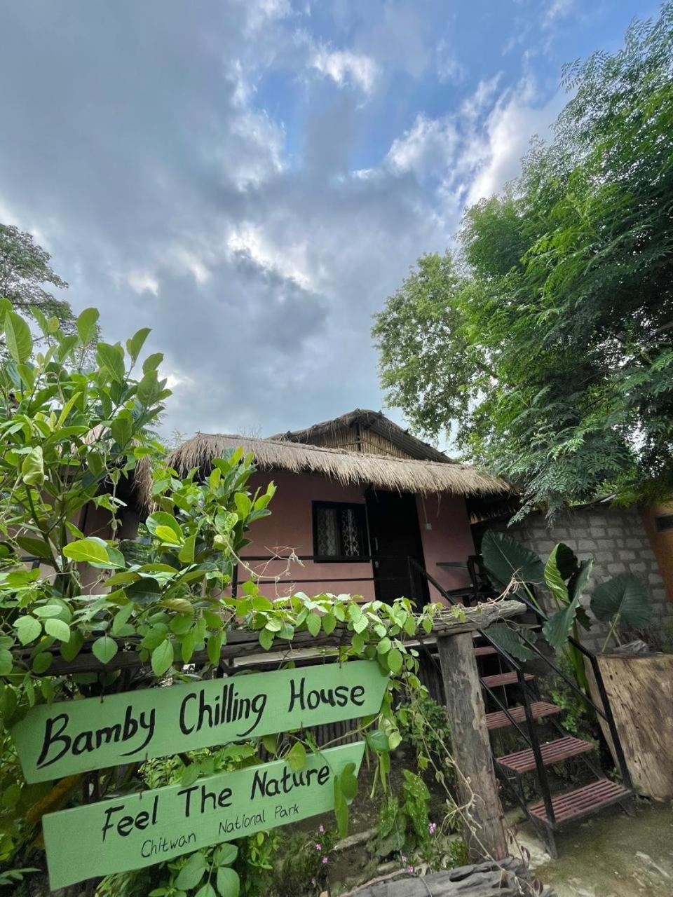 Bamby Chilling House - Feel The Nature Sauraha Buitenkant foto
