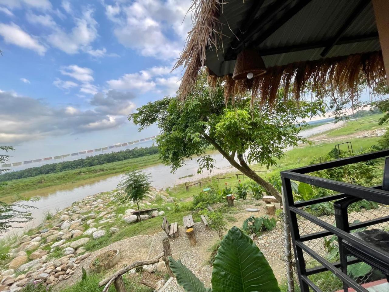Bamby Chilling House - Feel The Nature Sauraha Buitenkant foto