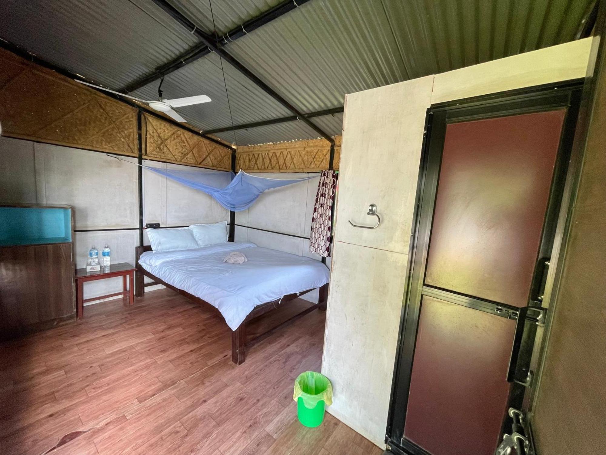 Bamby Chilling House - Feel The Nature Sauraha Buitenkant foto