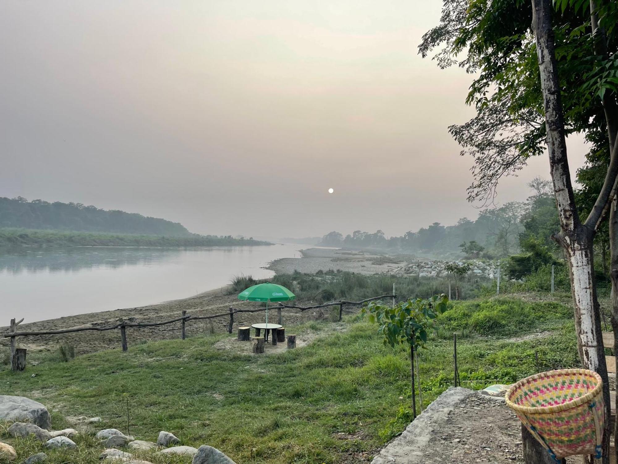 Bamby Chilling House - Feel The Nature Sauraha Buitenkant foto