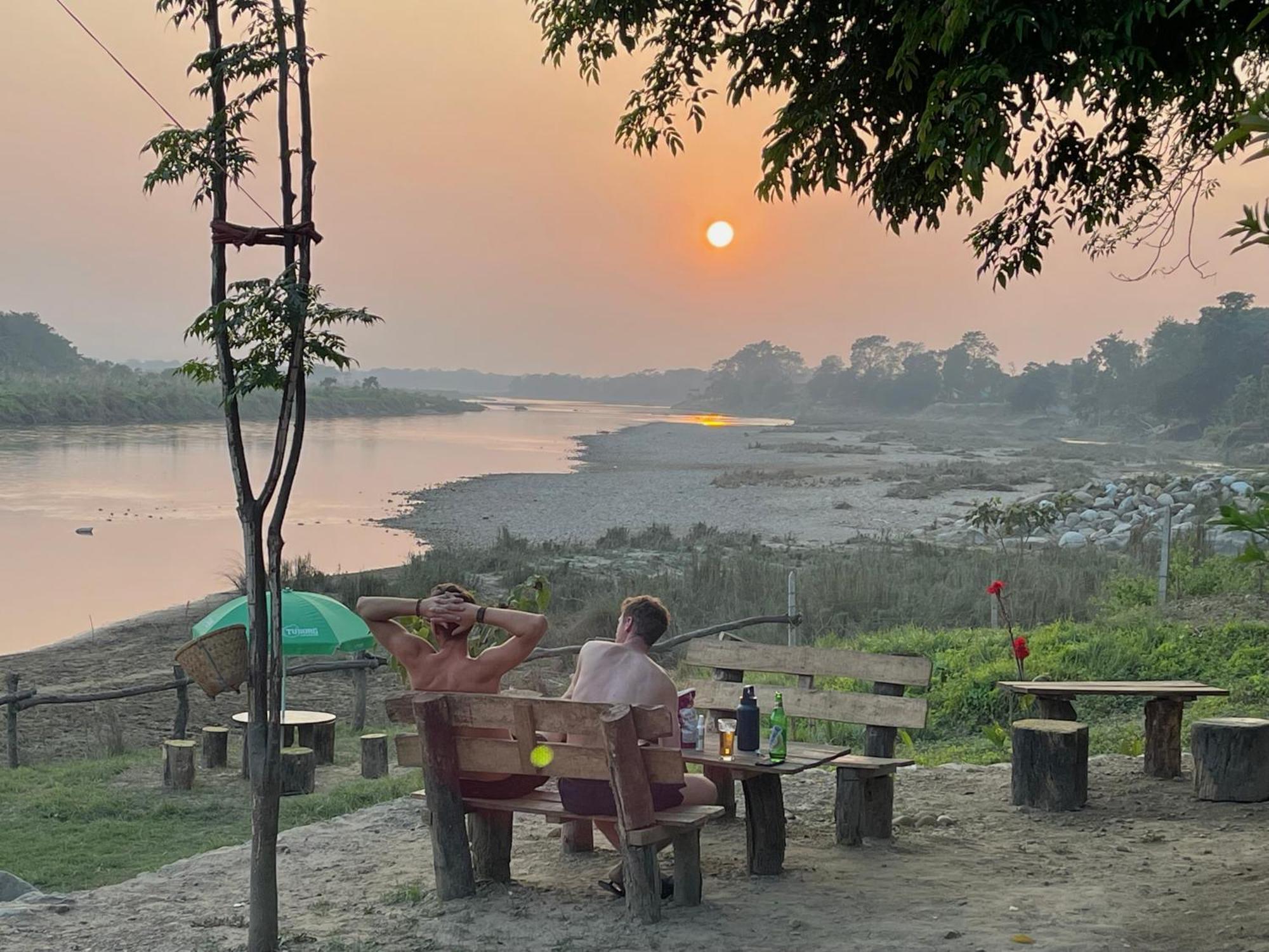 Bamby Chilling House - Feel The Nature Sauraha Buitenkant foto