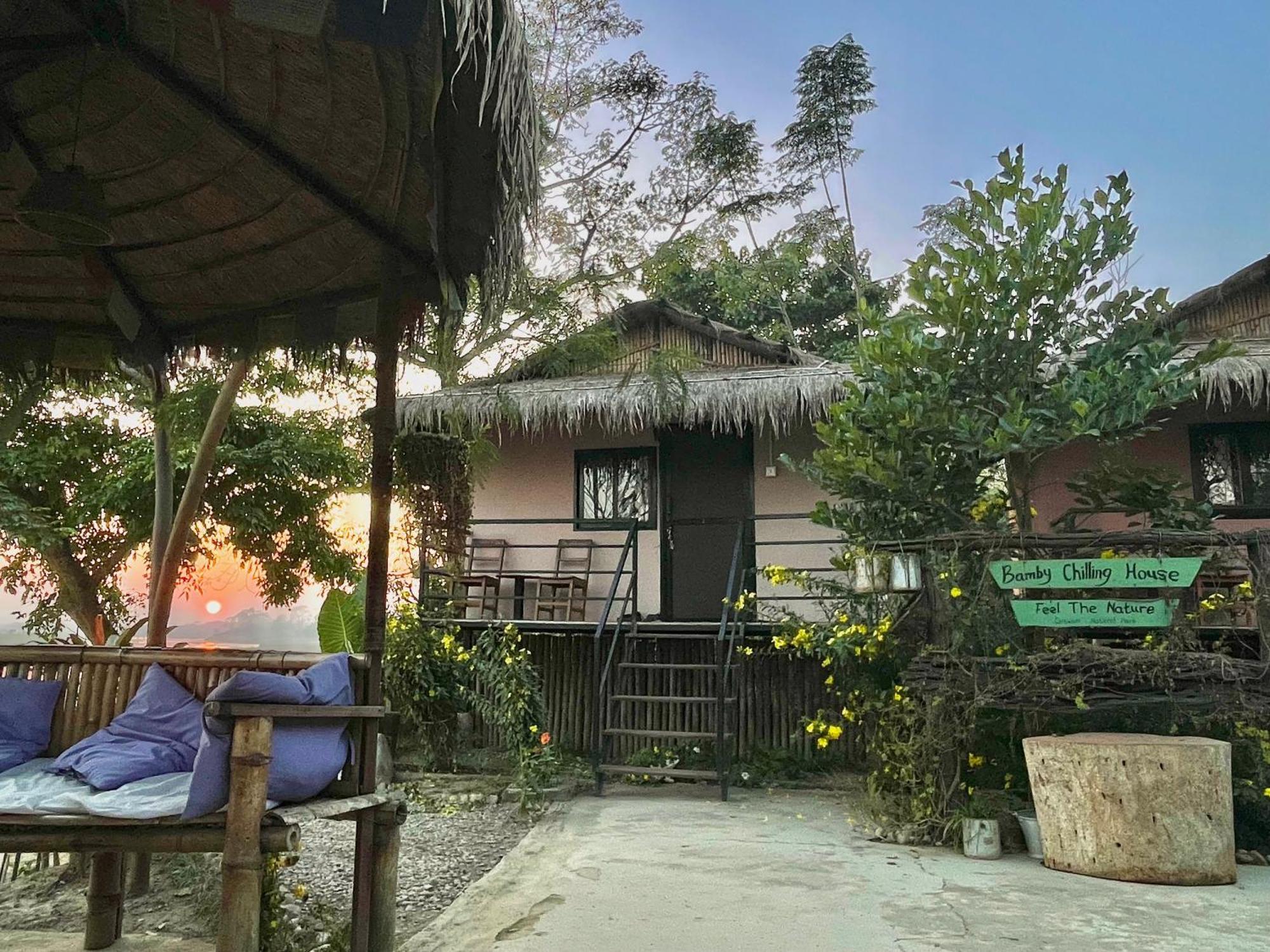 Bamby Chilling House - Feel The Nature Sauraha Buitenkant foto