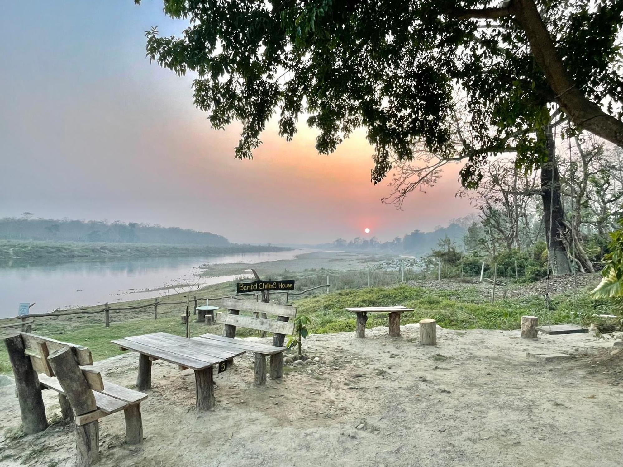Bamby Chilling House - Feel The Nature Sauraha Buitenkant foto